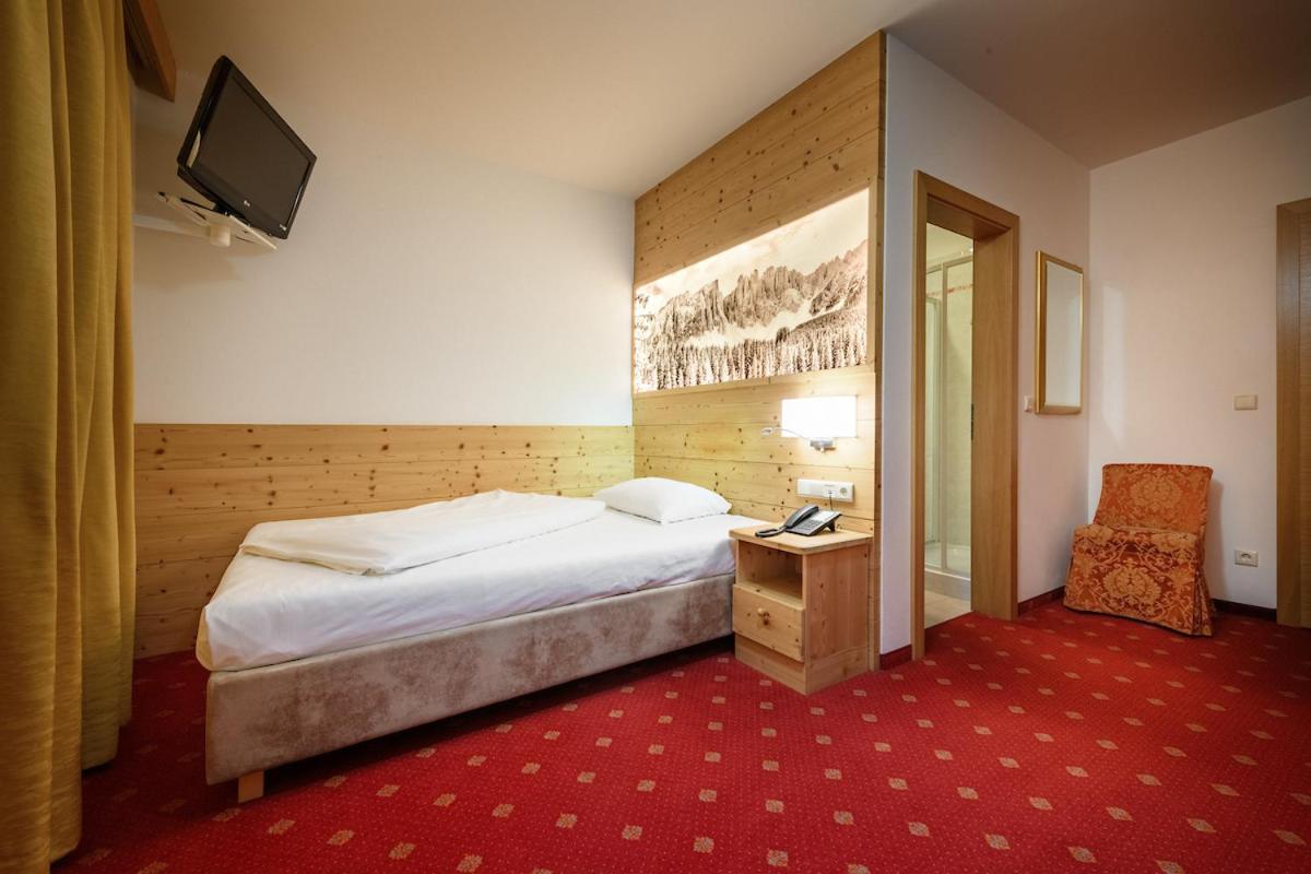 Single Room with Balcony,785801814:JPEG
